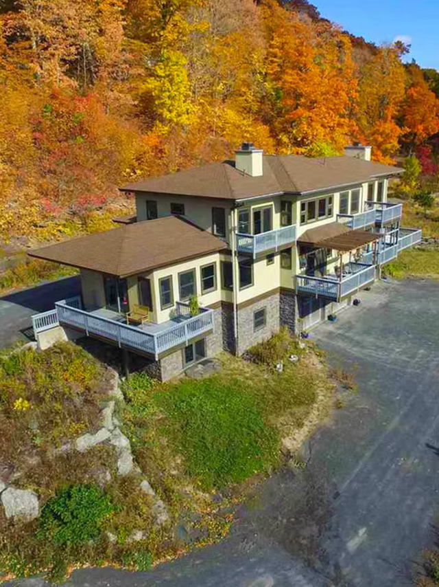 Mountain View House: Floating on a Sea of Color